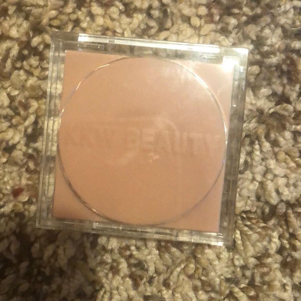 KKW beauty brightening powder